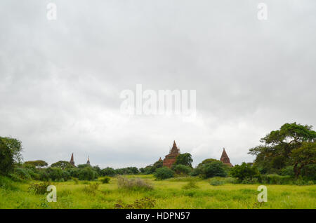 Tempel und Pagoden in Bagan-Ebene, Myanmar Stockfoto