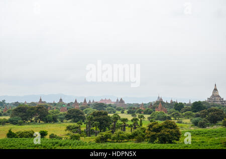 Tempel und Pagoden in Bagan-Ebene, Myanmar Stockfoto