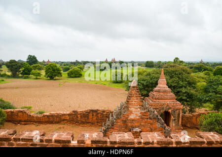 Tempel und Pagoden in Bagan-Ebene, Myanmar Stockfoto