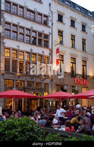 Europa, Deutschland, Köln, Brauereiwirtschaft Frueh in der Nähe der Kathedrale. Stockfoto