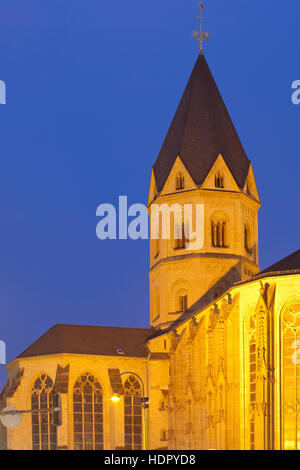 Europa, Deutschland, Nordrhein-Westfalen, Köln, die romanische Kirche St. Andreas in der Stadt. Stockfoto