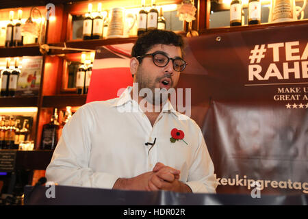 Raheem Kassam startet sein Gebot der nächste Führer der UKIP Party zu Party Unterstützer in der Westminster-Arms Pub in Westminster, London.  Mitwirkende: Raheem Kassam wo: London, Vereinigtes Königreich bei: 28. Oktober 2016 Stockfoto