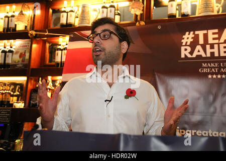 Raheem Kassam startet sein Gebot der nächste Führer der UKIP Party zu Party Unterstützer in der Westminster-Arms Pub in Westminster, London.  Mitwirkende: Raheem Kassam wo: London, Vereinigtes Königreich bei: 28. Oktober 2016 Stockfoto