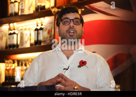 Raheem Kassam startet sein Gebot der nächste Führer der UKIP Party zu Party Unterstützer in der Westminster-Arms Pub in Westminster, London.  Mitwirkende: Raheem Kassam wo: London, Vereinigtes Königreich bei: 28. Oktober 2016 Stockfoto