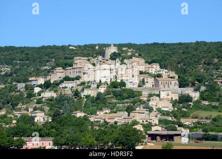 Die hochgestellte Dorf oder Dorf Simiane-la-Rotonde oder Simiane la Rotonde Alpes-de-Haute-Provence Provence Frankreich Stockfoto