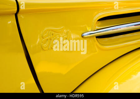 Gelbe 1946 Ford Pick-up LKW-detail Stockfoto