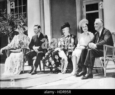 GEORGE VI IN Amerika Juni 1939. Im Weißen Haus von links sitzend: Eleanor Roosevelt, George VI, Frau James Roosevelt (Präsident der Mutter), Queen Elizabeth, Präsident Roosevelt Stockfoto