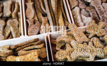 Eine Auswahl an gesunde Hundekuchen zu verkaufen. Stockfoto