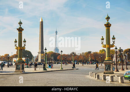 PARIS - NOVEMBER 1: Place De La Concorde am 1. November 2016 in Paris, Frankreich. Es gehört zu den wichtigsten öffentlichen Plätzen in Paris und der grösste Platz Stockfoto