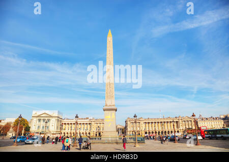 PARIS - NOVEMBER 1: Place De La Concorde am 1. November 2016 in Paris, Frankreich. Es gehört zu den wichtigsten öffentlichen Plätzen in Paris Stockfoto