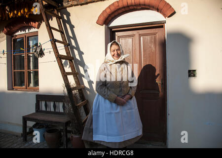 Frau von Süd-Mähren in Tschechien in regionaler Tracht Stockfoto