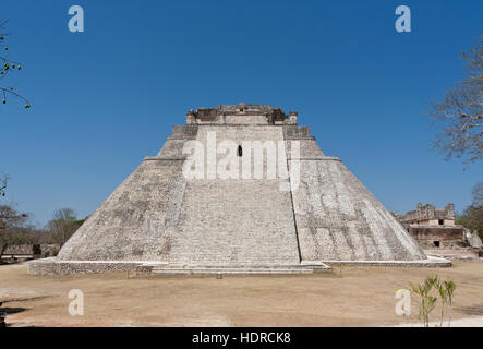 Prähistorischen Maya-Pyramiden in Uxmal, Yucatan, Mexiko. Mesoamerikanischen Stufenpyramide. UNESCO-Weltkulturerbe. Stockfoto