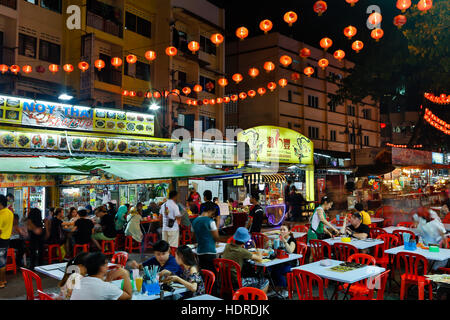 Jalan Alor in Bukit Bintang Gegend von Kuala Lumpur, Malaysia ist ein berühmtes Nachtleben Essbereich für Suppen. Stockfoto