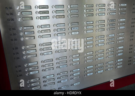 Klingelbrett, Wohnhochhaus Ideal, Fritz-Erler-Allee 120, Gropiusstadt, Neukölln, Berlin, Deutschland Stockfoto