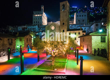 Gubbio (Italien) - eines der schönsten mittelalterlichen Städte in Europa, im Herzen der Region Umbrien, Mittelitalien. Stockfoto