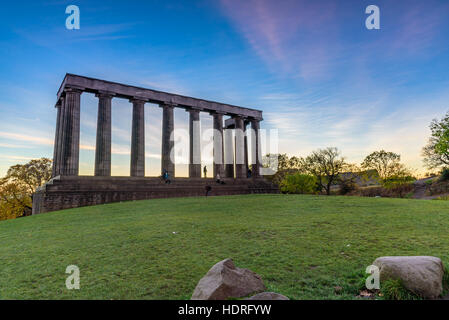 Erstaunlich Sonnenaufgang über Edinburgh, Schottland - schöne warme Farben und beeindruckende Architektur - typisch europäischen Stadtbild Stockfoto