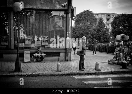 Kumanovo, Mazedonien - 22. September 2016: Menschen und Straßenszene aus Kumanovo, Mazedonien Stockfoto