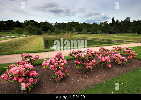 Sommer-Blick auf die spanischen Gärten in Newstead Abbey; ancestral Haus des Herrn Bryon, Nottinghamshire; England; UK Stockfoto