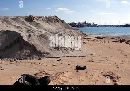 Strand CONSTRUCTION SITE in CALETA de FUSTE auf der Kanarischen Insel von FUERTEVENTURA Stockfoto