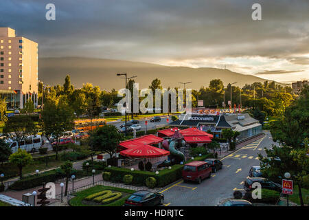 McDonalds am Fuße des Vitosha Berg, Sofia, Bulgarien Stockfoto