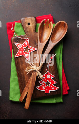 Weihnachten, Kochen, Tisch und Geschirr. Ansicht von oben Stockfoto