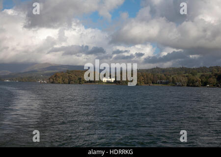 Storrs Hall Hotel am östlichen Ufer des Windermere Herbst Tag, Lake District, Cumbria England Stockfoto