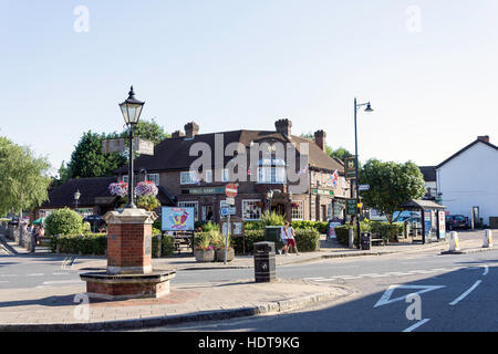 Kings Arms Pub, High Street, Bagshot, Surrey, England, Vereinigtes Königreich Stockfoto