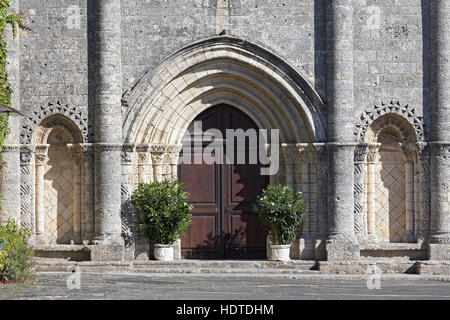 Eingang, romanische Kirche Saint-Georges, Saint-Georges d'Oleron, Ile d'Oleron, Oleron, Charente-Maritime, Frankreich Stockfoto