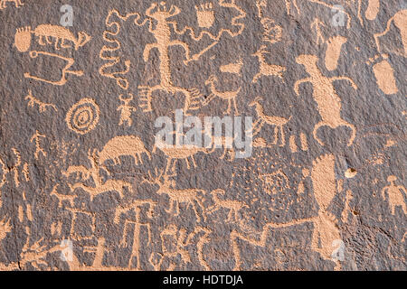 Indianische Petroglyphen, rock-Zeichnungen, Zeitung Rock Zeitung Rock State Historic Monument, Utah, USA Stockfoto