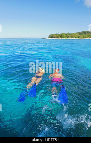 Paar Schnorcheln, Drawaqa Insel Yasawa, Fidschi Stockfoto