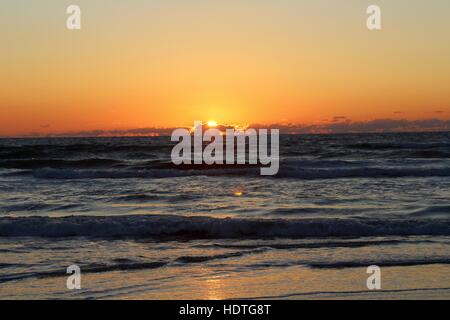 Den Sonnenaufgang am Daytona Beach Florida Stockfoto