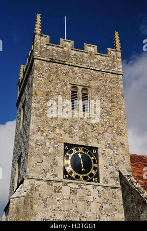 St. Lawrence Kirche, Stratford Sub Burg. Die Uhr auf dem Turm ist ungewöhnlich, da es nur eine Hand hat. Stockfoto