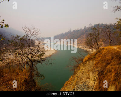 Sarda Fluss aus den Weg gehen von Tulighad, Chuka Dorf, Kumaon Hills, Uttarakhand. Indien Stockfoto