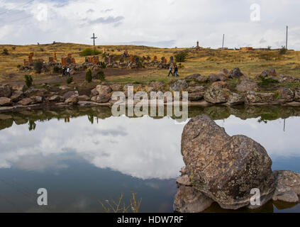 Menschen in das armenische Alphabet Denkmal; Aparan, Provinz Aragatsotn, Armenien Stockfoto