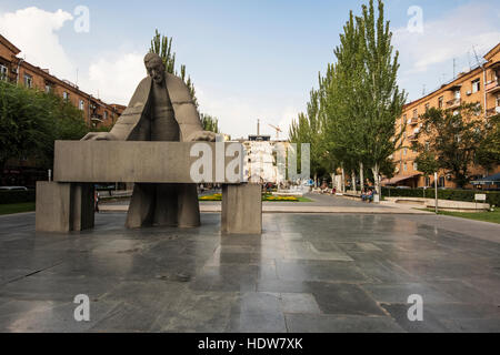 Alexander Tamanian, Skulptur von Artashes Hovsepyan auf dem Display an das Cafesjan Museum of Art in Eriwan Kaskade; Yerevan, Armenien Stockfoto