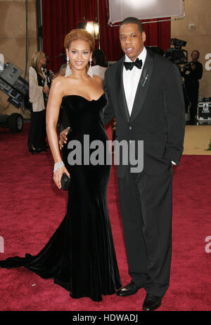 Sängerin Beyonce Knowles und Rapper Jay-Z kommt bei der 77th Annual Academy Awards in Los Angeles im 21. Februar 2005. Bildnachweis: Francis Specker Stockfoto