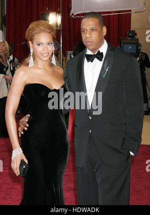 Beyonce Knowles und ihr Freund, Rapper Jay-Z, erreichen die 77th Annual Academy Awards in Los Angeles am 21. Februar 2005. Bildnachweis: Francis Specker Stockfoto