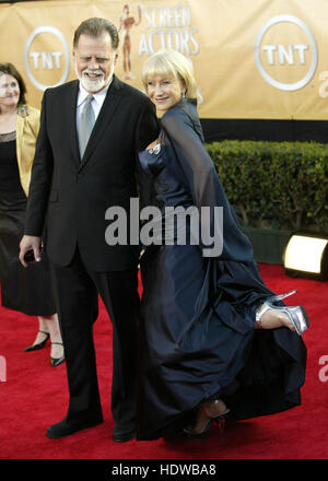 Taylor Hackford und Helen Mirren in der Screen Actors Guild Awards in Los Angeles am 5. Februar 2005 Photo Credit: Francis Specker Stockfoto