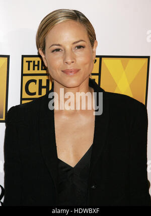 Maria Bello kommt am Sonntag, den 10. Januar 2005, bei den 10. Annual Critic's Choice Awards in Los Angeles, Kalifornien, an. Foto: Francis Specker Stockfoto