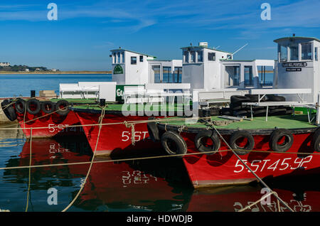 Boote für den Transport von Personen im Hafen von der Stadt von de Pedreña, Kantabrien, Spanien, Europa Stockfoto