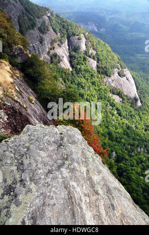 Exponierten Felsen hängen Whitesides Berg, Macon County, North Carolina, USA Stockfoto