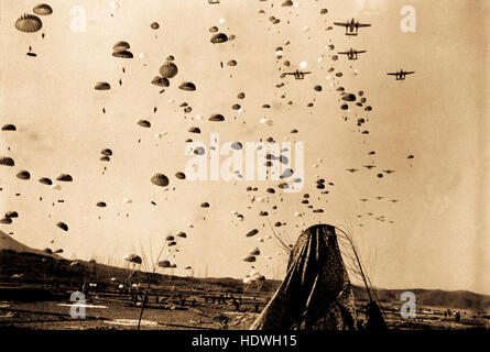 Fallschirmjäger der 187. Regimental Combat Team Float erdwärts aus C-119 Flugzeug sich zurückziehenden Einheiten südlich von Munsan, Korea abzuschneiden. Stockfoto