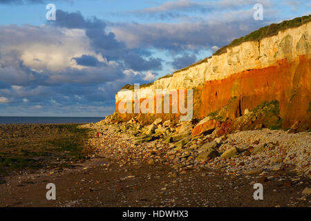 Ansicht von Kreide und Carrstone Meer Klippen, Hunstanton, Norfolk, England. Oktober. Stockfoto