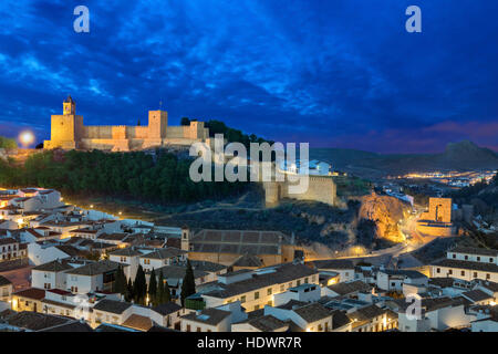 Beleuchtete maurischen Festung Alcazaba in Antequera, Andalusien, Spanien Stockfoto