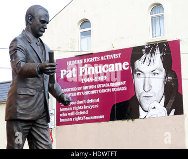 Belfast fällt Rd republikanischen Statue von James Connolly / Seamus Ó Conghaile außerhalb der Gesellschaft HQ Büro. Aufgestellt März 2016 Stockfoto