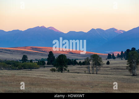 Wallowa Mountains und Trout Creek Valley bei Sonnenuntergang, nordöstlichen Oregon. Stockfoto