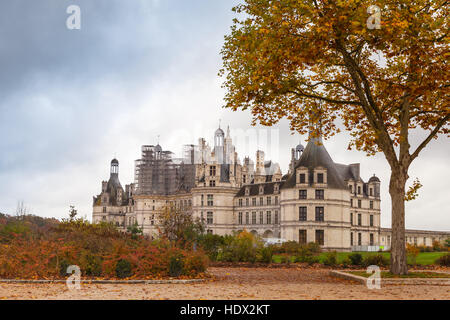 Chambord, Frankreich - 6. November 2016: Chateau de Chambord, mittelalterliche Burg, Loire-Tal. Herbstsaison Stockfoto