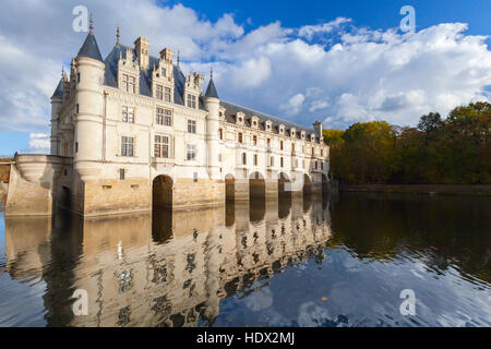 Chenonceau, Frankreich - 6. November 2016: Äußere des Chateau de Chenonceau, mittelalterliche Burg, Loire-Tal. Es entstand im 15. Jahrhundert, Mischung der späten G Stockfoto