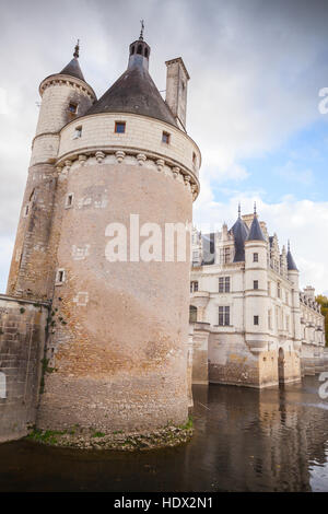 Chenonceau, Frankreich - 6. November 2016: Turm von Chateau de Chenonceau, mittelalterliche Burg, Loire-Tal. Es entstand im 15. Jahrhundert, Mischung aus späten Goth Stockfoto