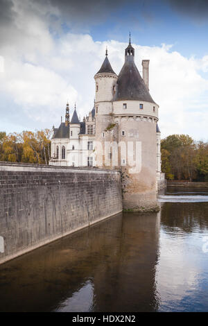 Chenonceau, Frankreich - 6. November 2016: Turm von Chateau de Chenonceau, mittelalterliche Burg, Loire-Tal. Es entstand im 15. Jahrhundert, Mischung aus späten Goth Stockfoto